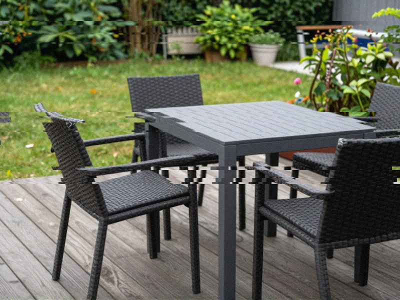 Siamo una realtà italiana specializzata in deck e patio.